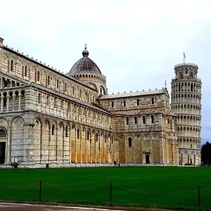 Tra Miracoli E Cavalieri Pisa