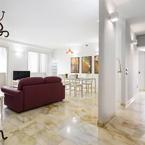 Apartment Primopiano - Rg12, Milan