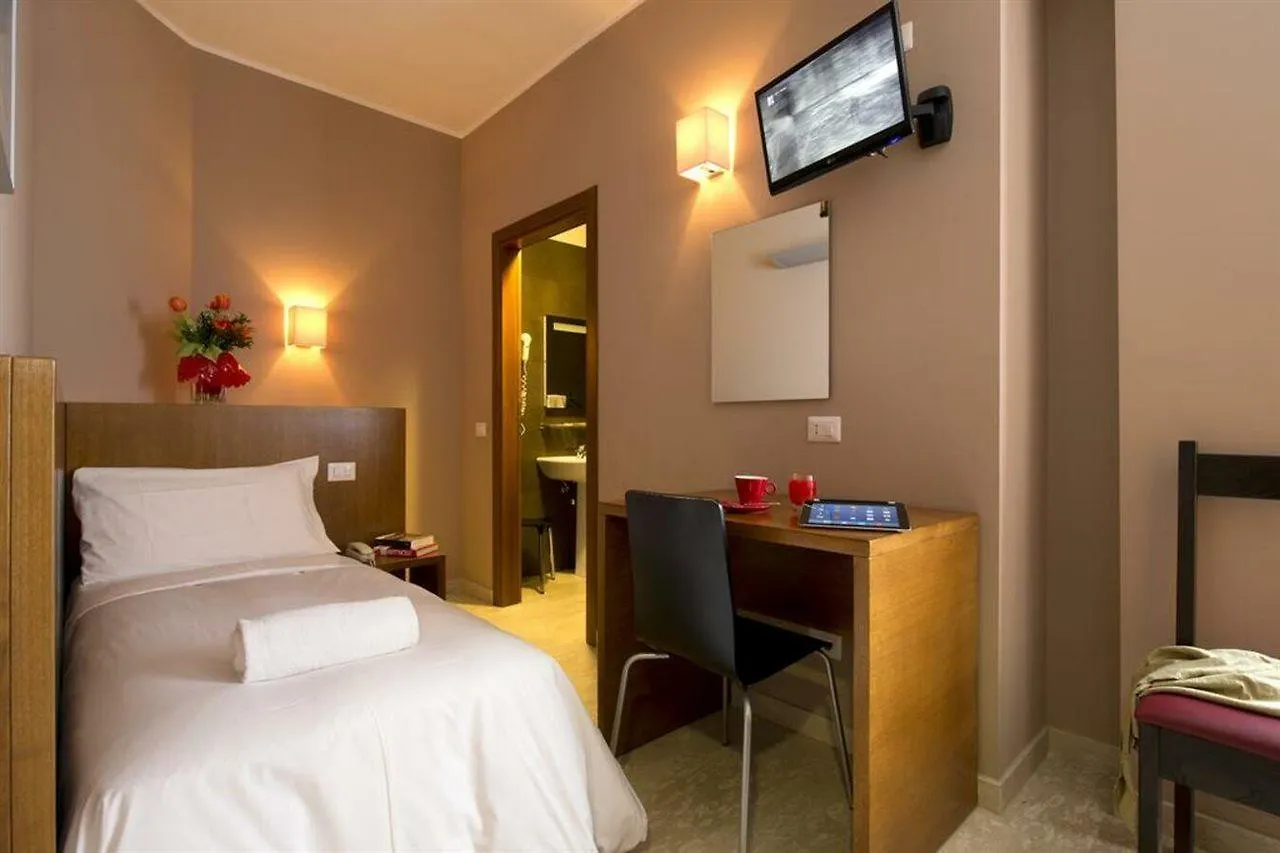 Oasi Village Hotel Milan 3*,