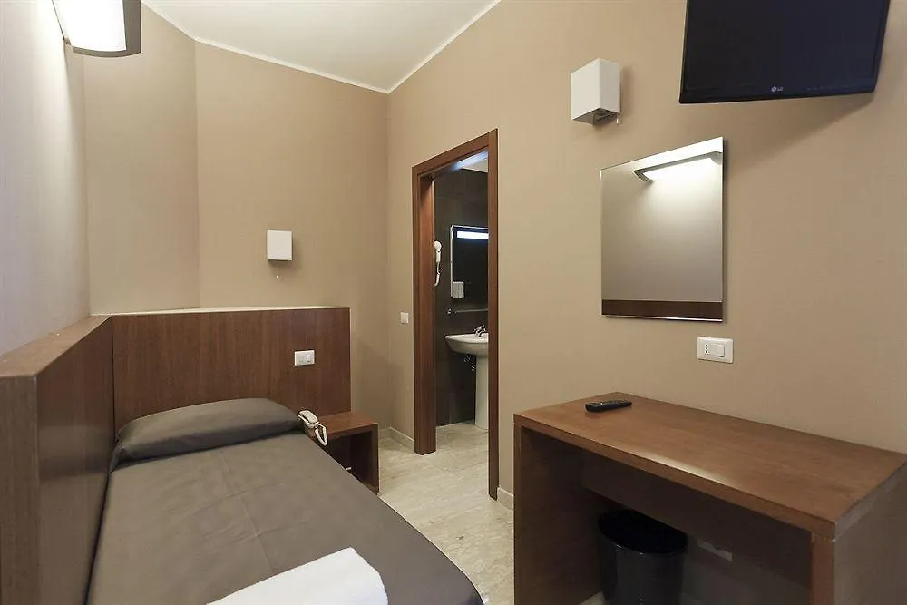 Oasi Village Hotel Milan 3*,