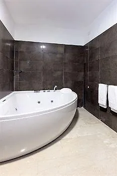 Oasi Village Hotel Milan 3*,